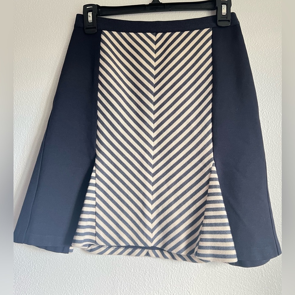 Ann Taylor Fit and Flare Trumpet Chevron Striped Stretch‎ Skirt Navy Blue Size 2